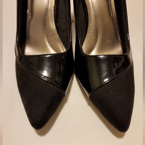 Black suede heels sz 7 - Picture 3 of 6